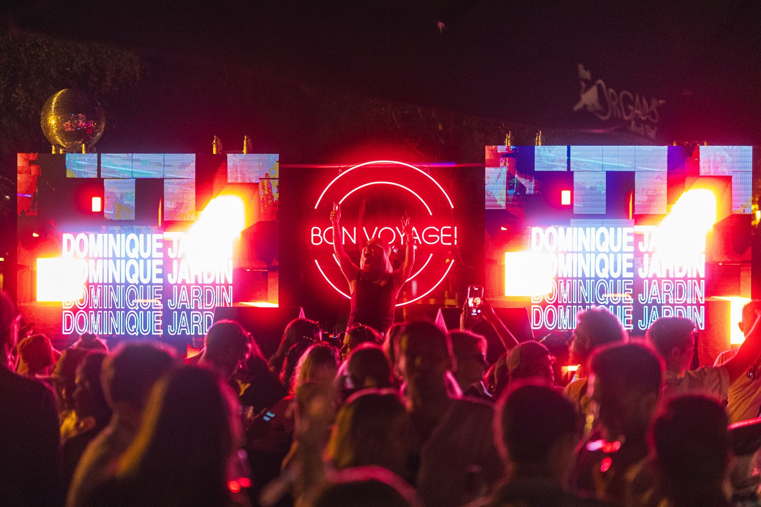 BON VOYAGE! at Franzl — PEAKS n BEATS, red LED stage and crowd