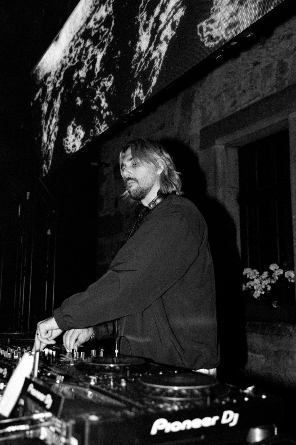 WAVE WAVE at the Pioneer decks, black and white — BON VOYAGE! act